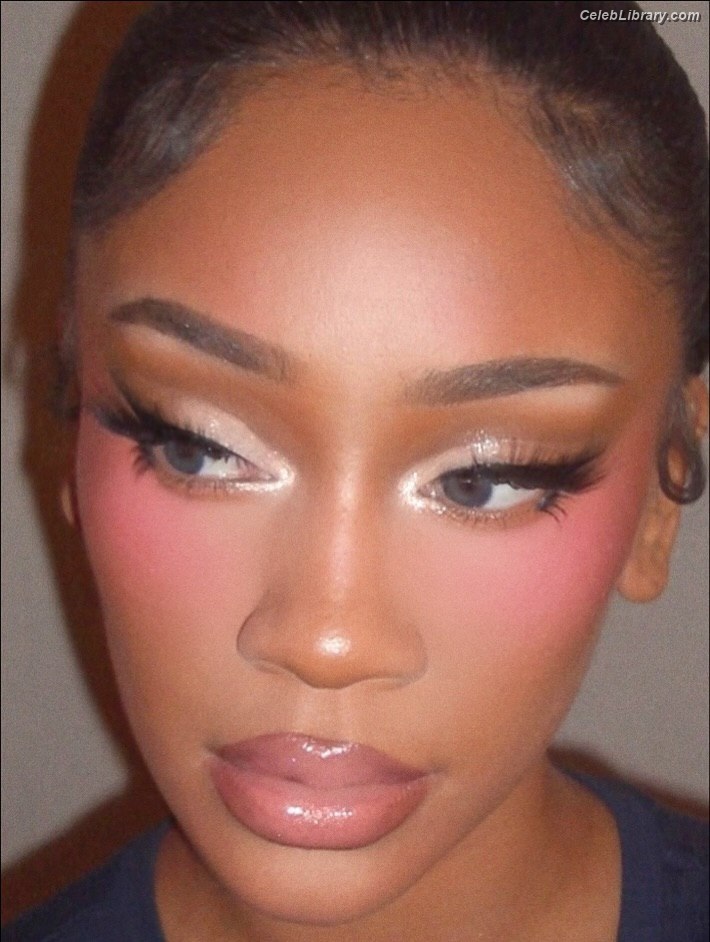 Saweetie photo 2 of 854