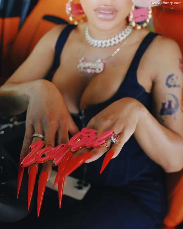 Saweetie photo 1 of 854