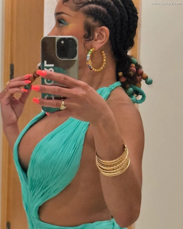 Saweetie photo 11 of 854