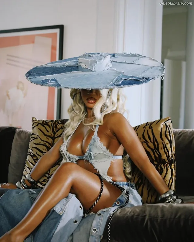 Saweetie photo 1 of 854