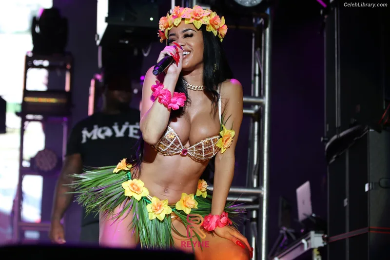 Saweetie photo 1 of 854