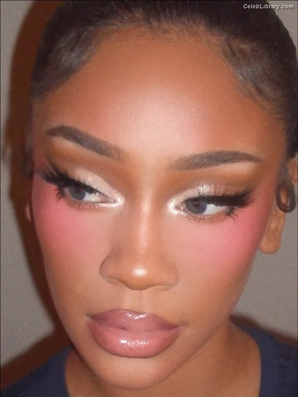 Saweetie photo 2 of 854