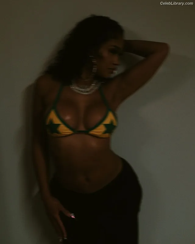 Saweetie photo 24 of 854