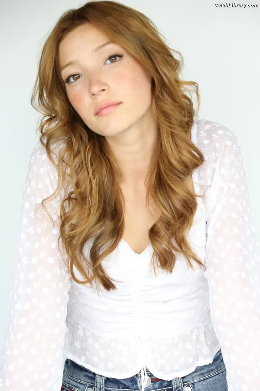 Saylor Bell Curda photo 7 of 11