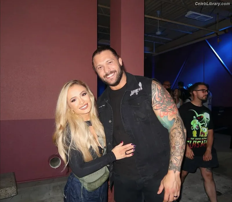 Scarlett Bordeaux photo 1 of 615