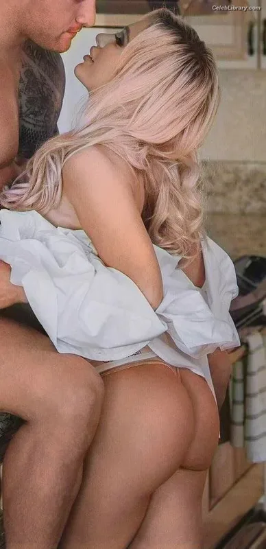 Scarlett Bordeaux photo 2 of 615