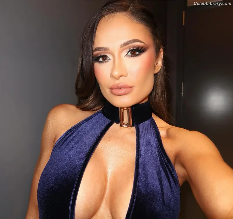Scarlett Bordeaux photo 1 of 615