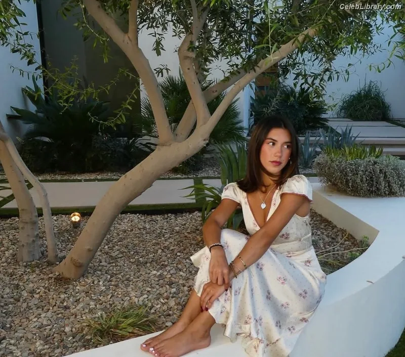 Scarlett Estevez photo 18 of 29