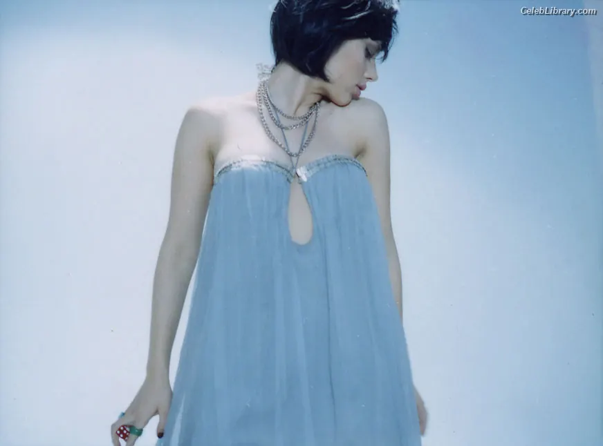 Scarlett Johansson photo 1 of 2619