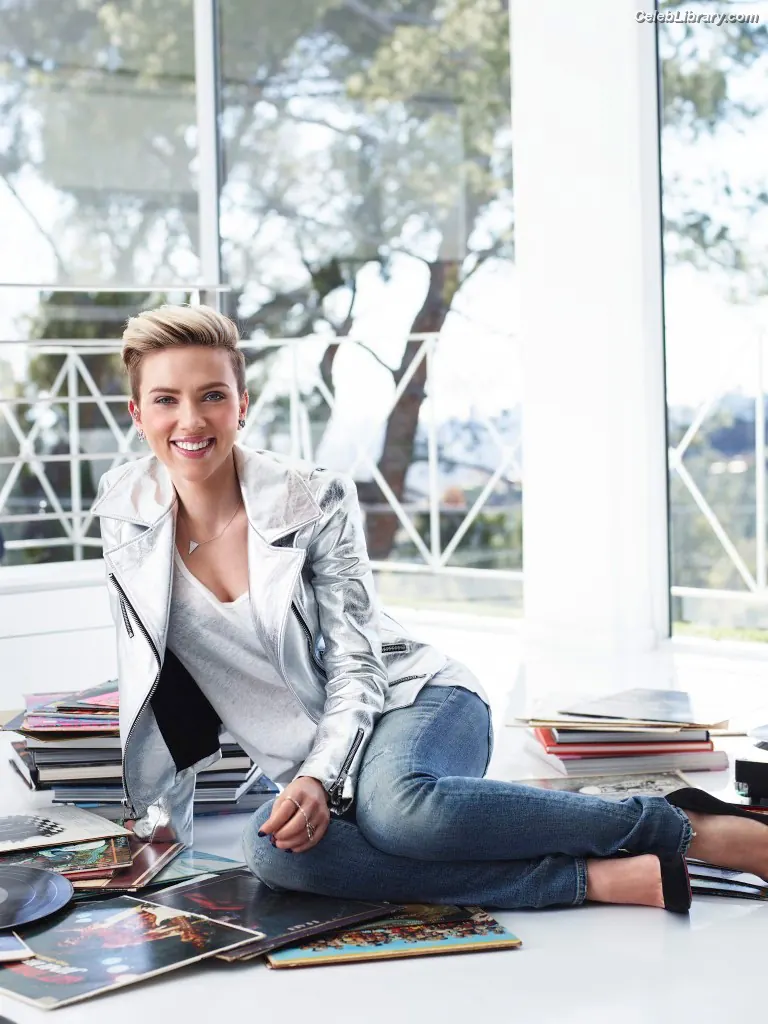 Scarlett Johansson photo 4 of 2619