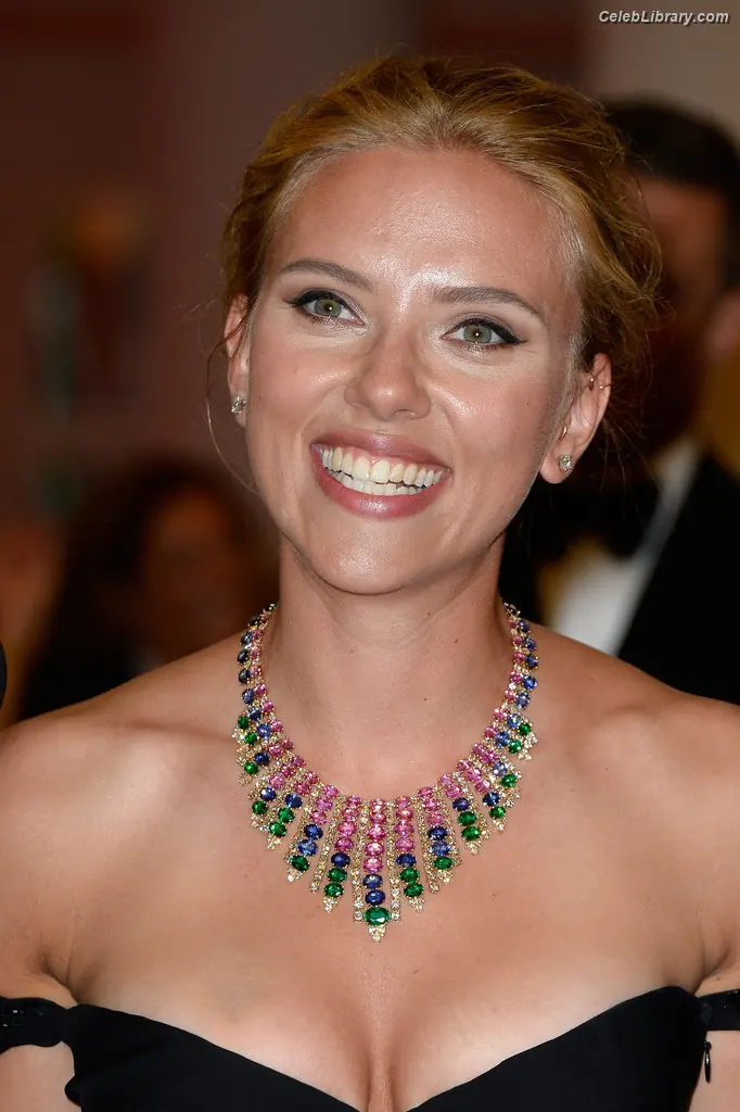 Scarlett Johansson photo 9 of 2619
