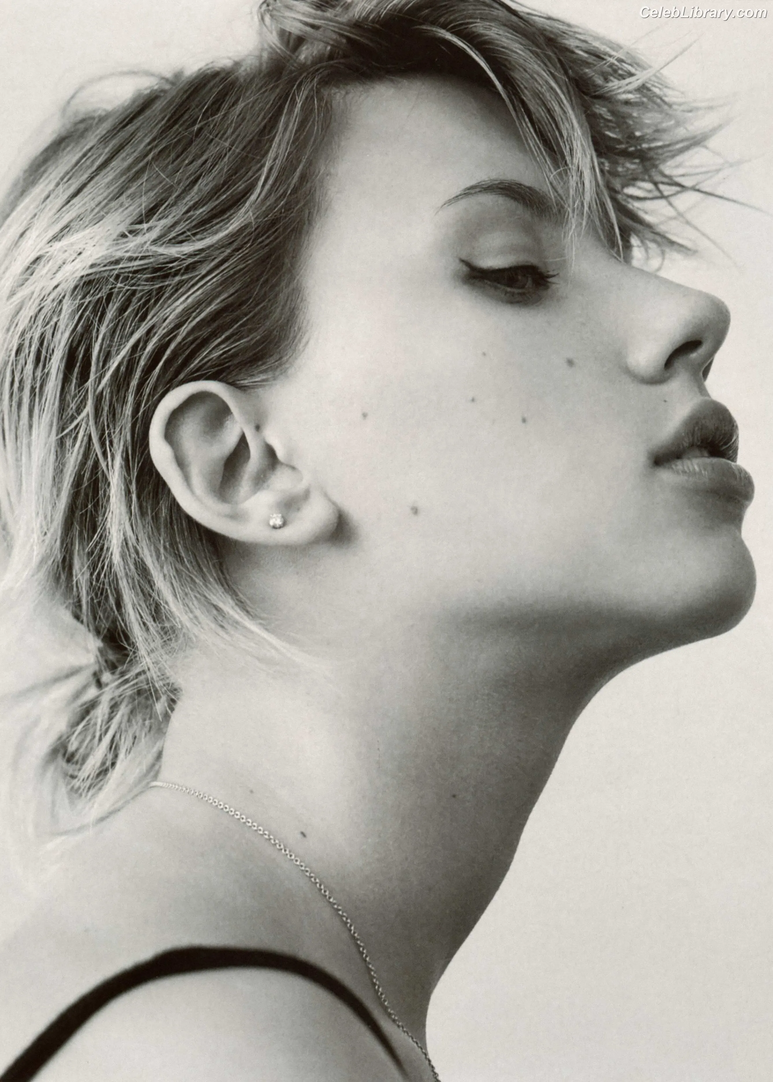 Scarlett Johansson photo 4 of 2619