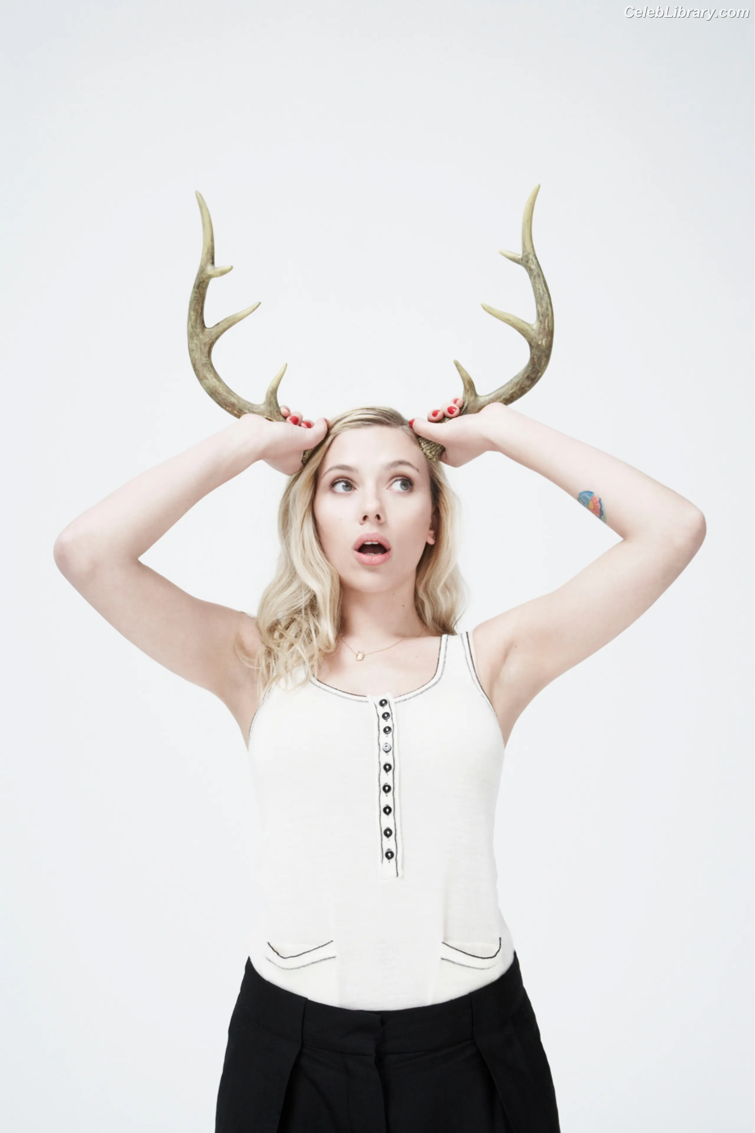 Scarlett Johansson photo 8 of 2619