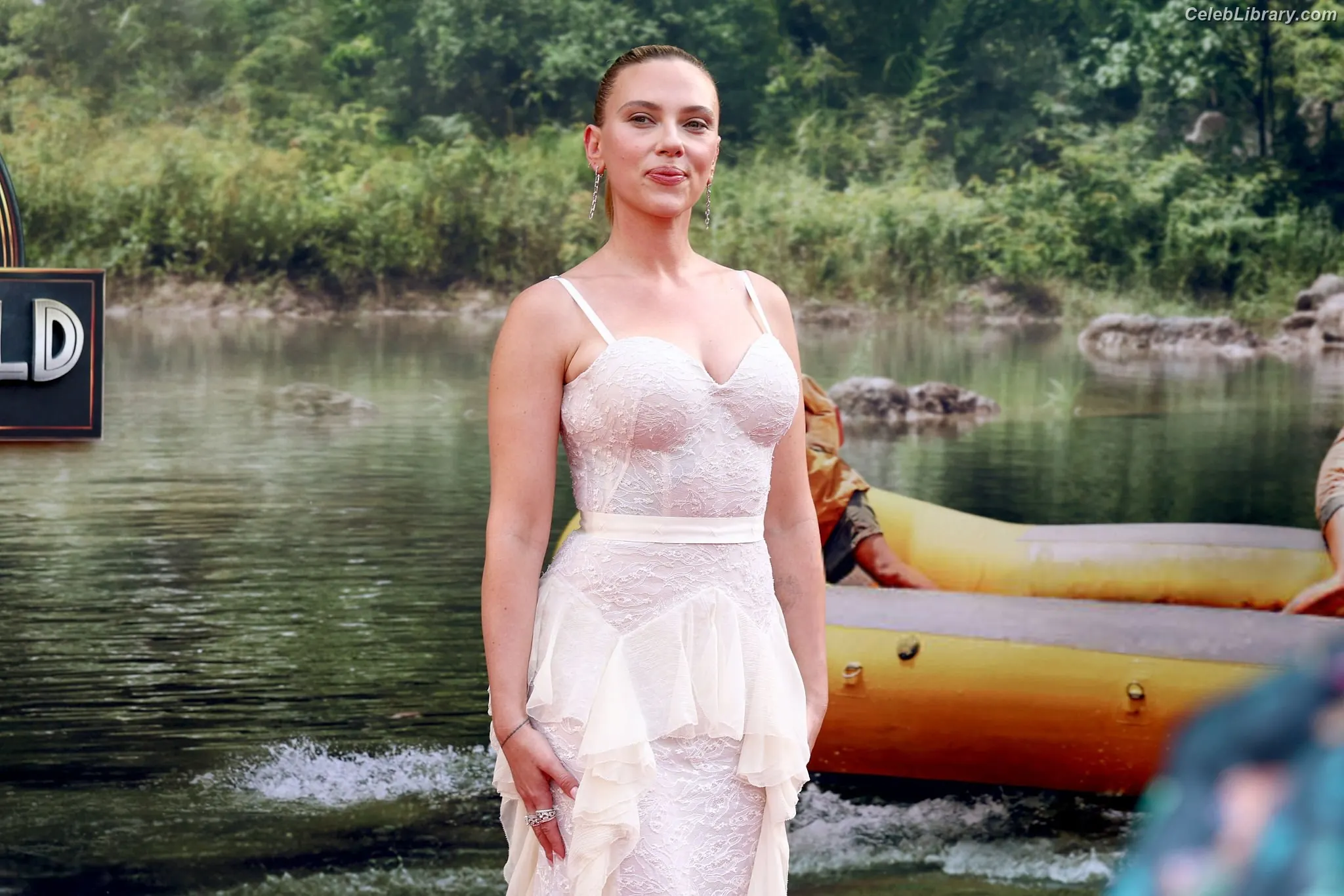 Scarlett Johansson photo 14 of 2619