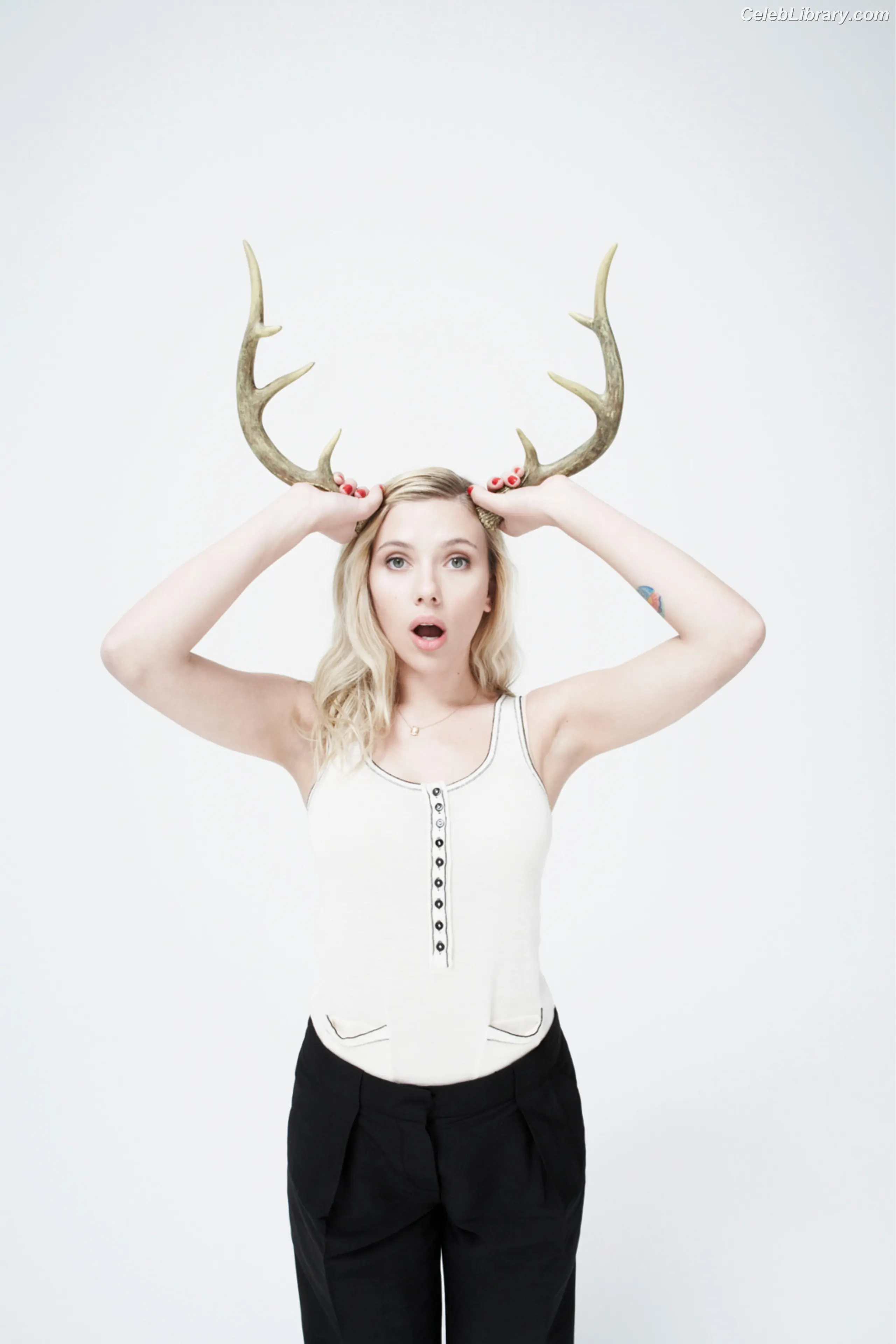 Scarlett Johansson photo 5 of 2619