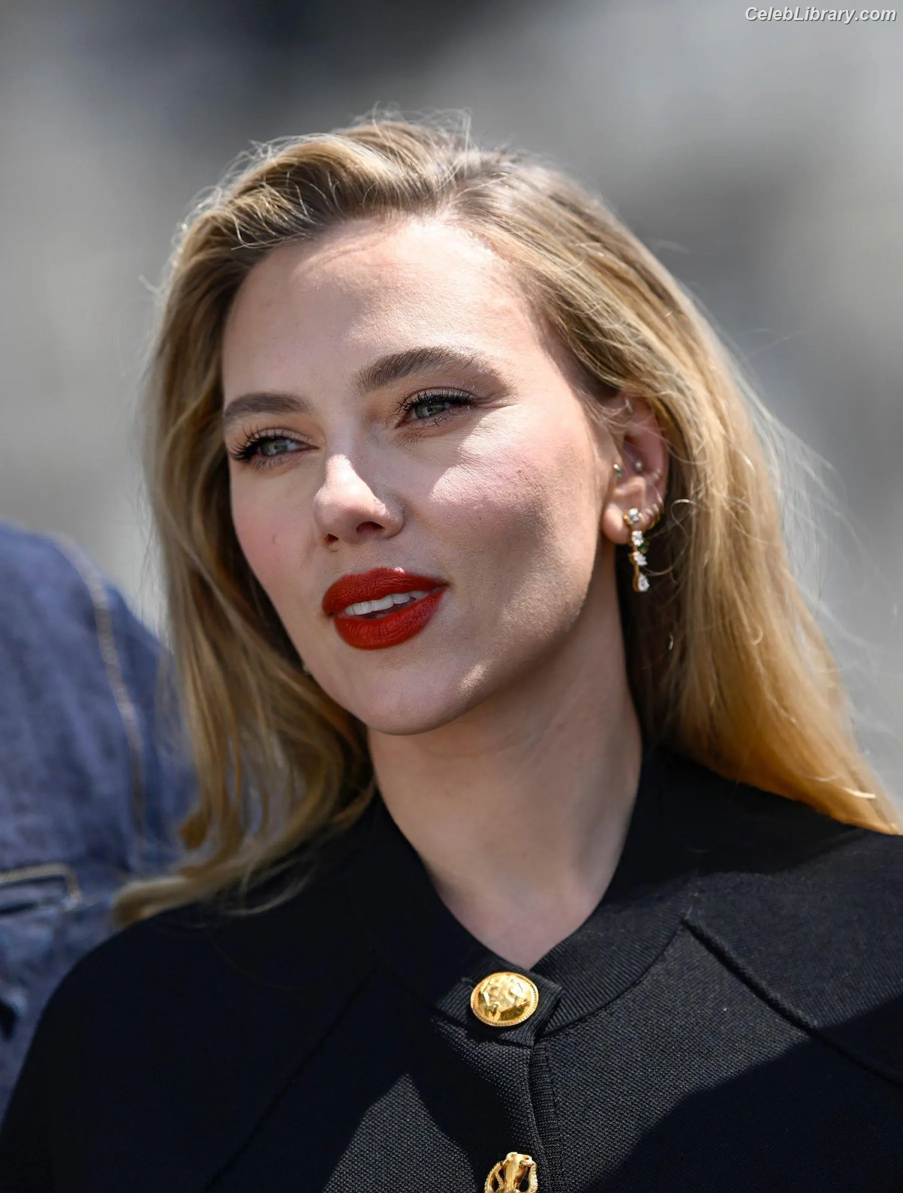Scarlett Johansson photo 11 of 2619