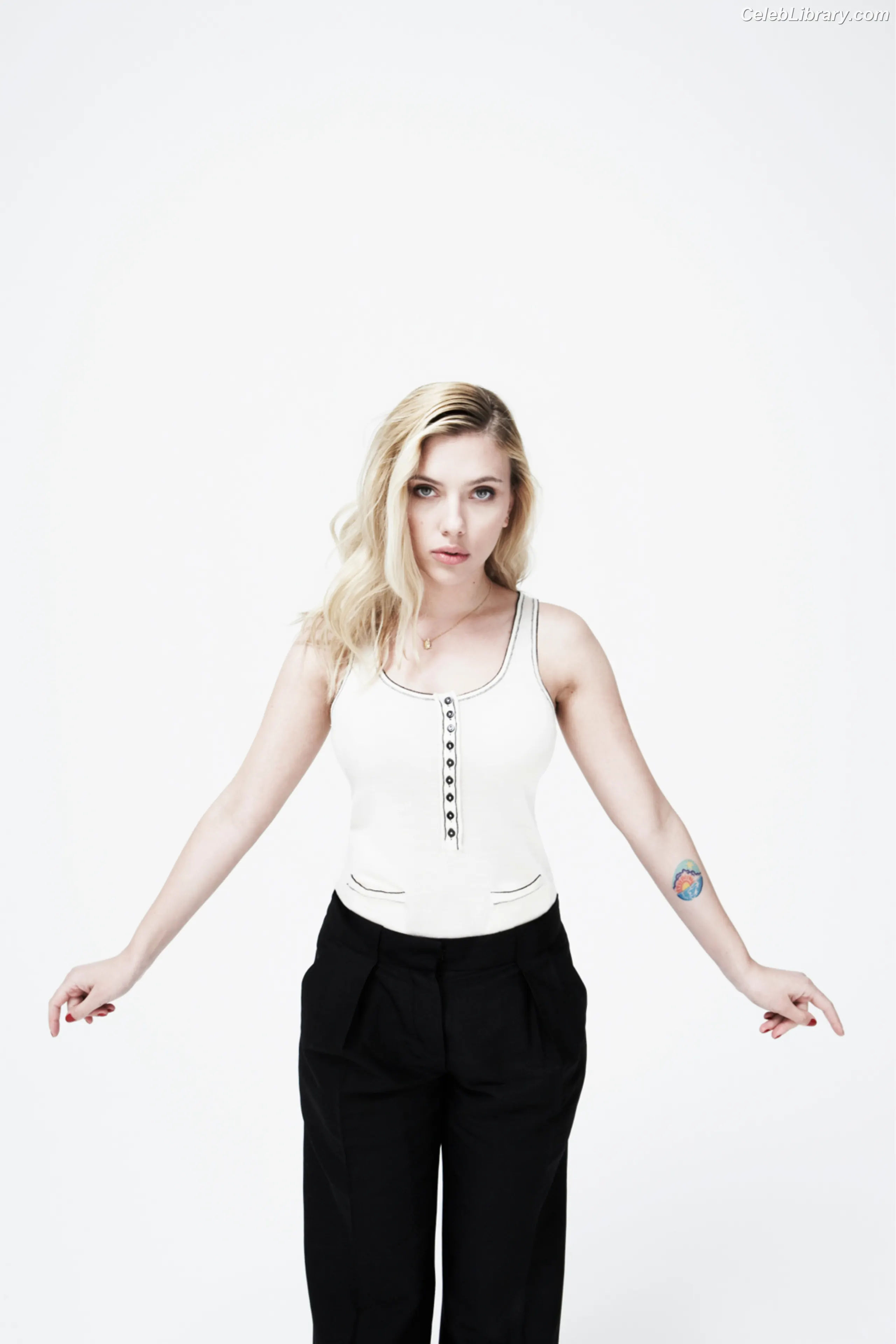 Scarlett Johansson photo 13 of 2619