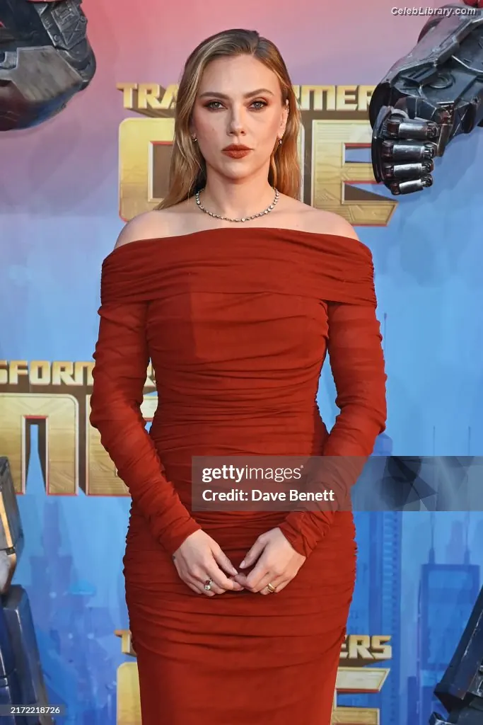 Scarlett Johansson photo 17 of 2619