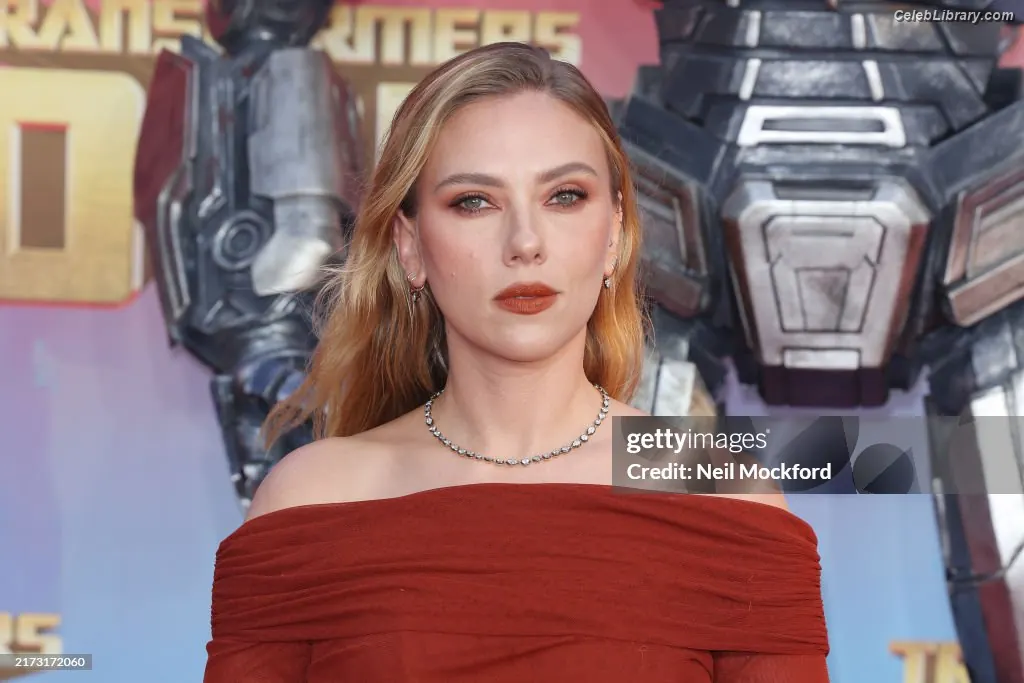 Scarlett Johansson photo 23 of 2619