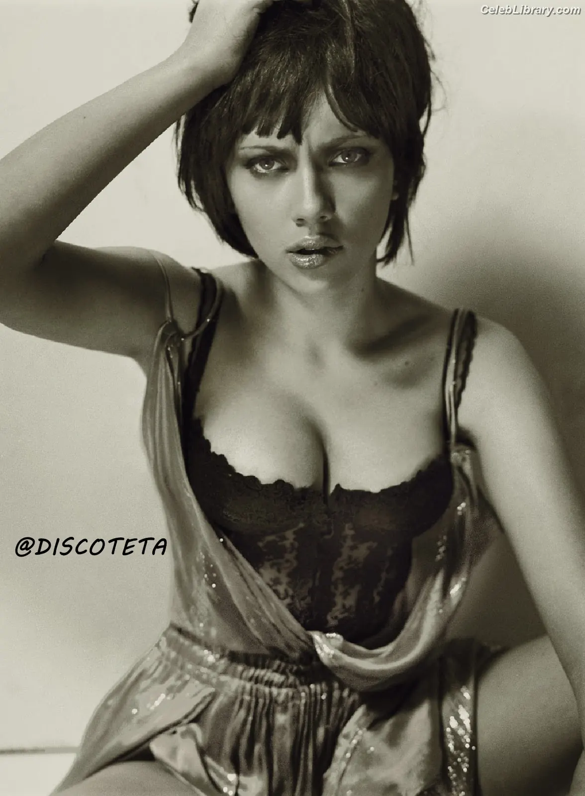 Scarlett Johansson photo 10 of 2619