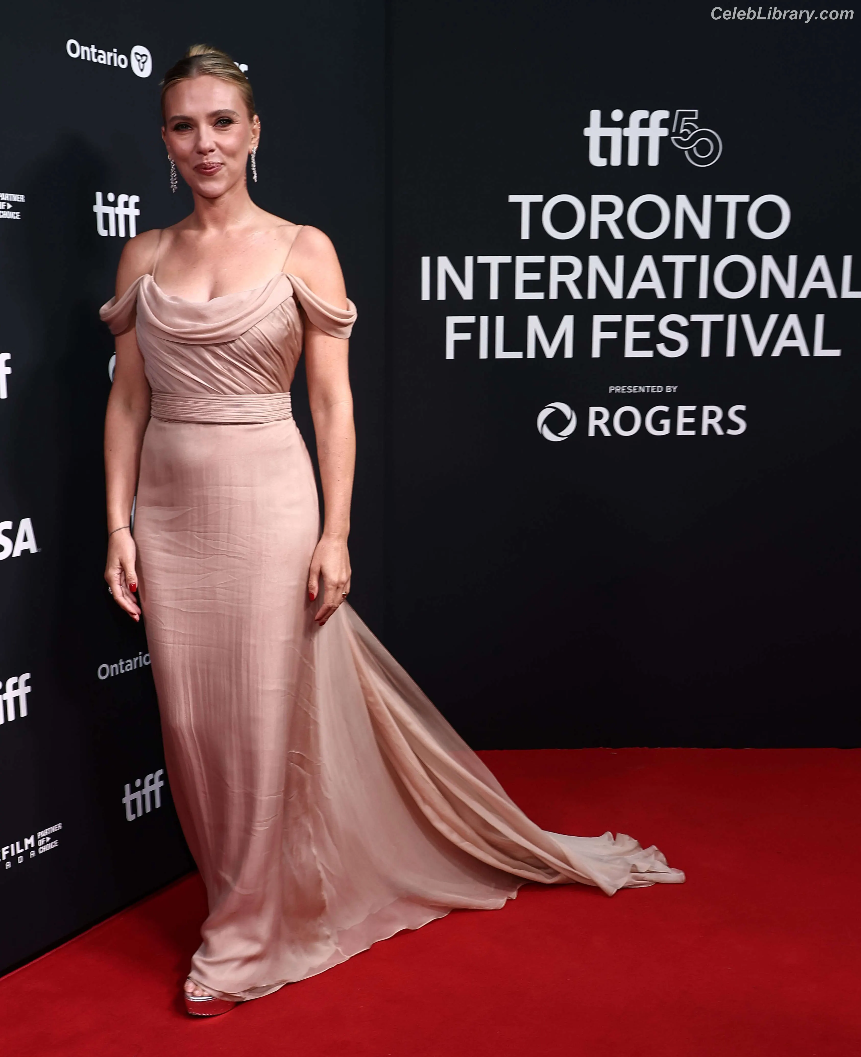 Scarlett Johansson photo 15 of 2619