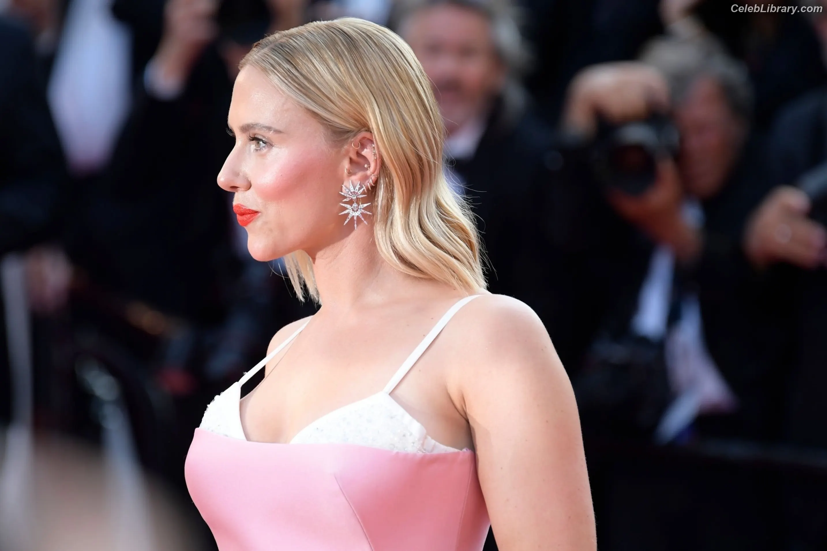 Scarlett Johansson photo 24 of 2619