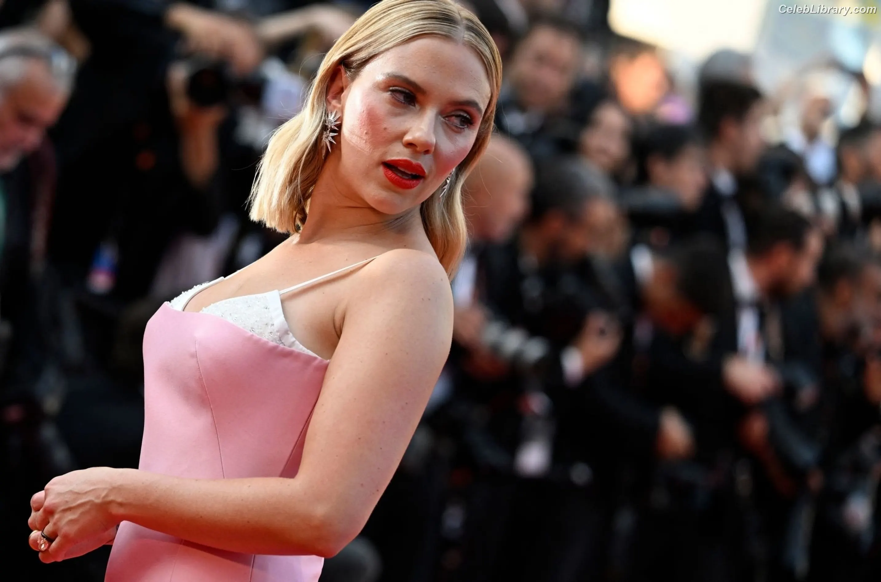 Scarlett Johansson photo 12 of 2619