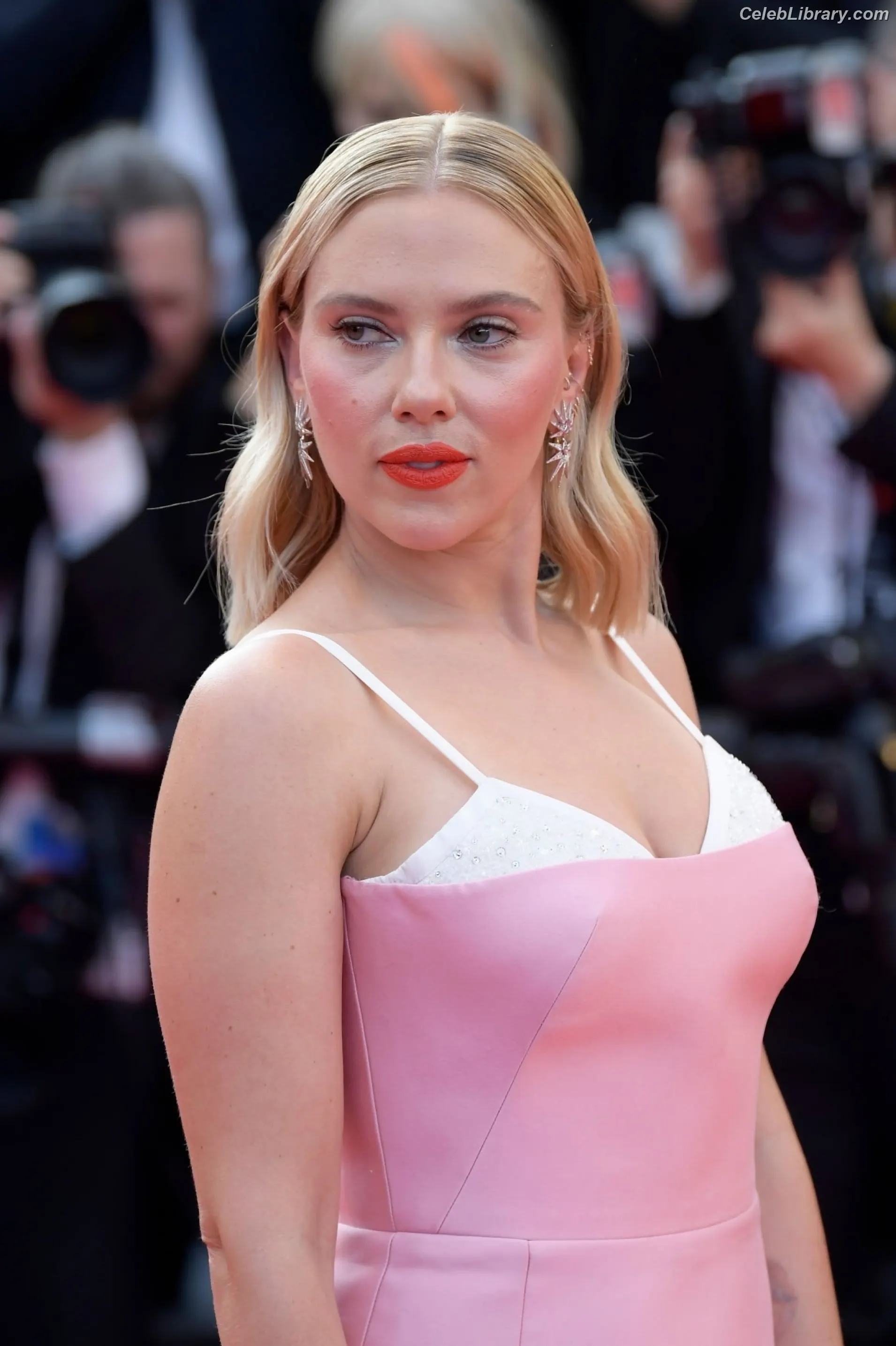 Scarlett Johansson photo 7 of 2619