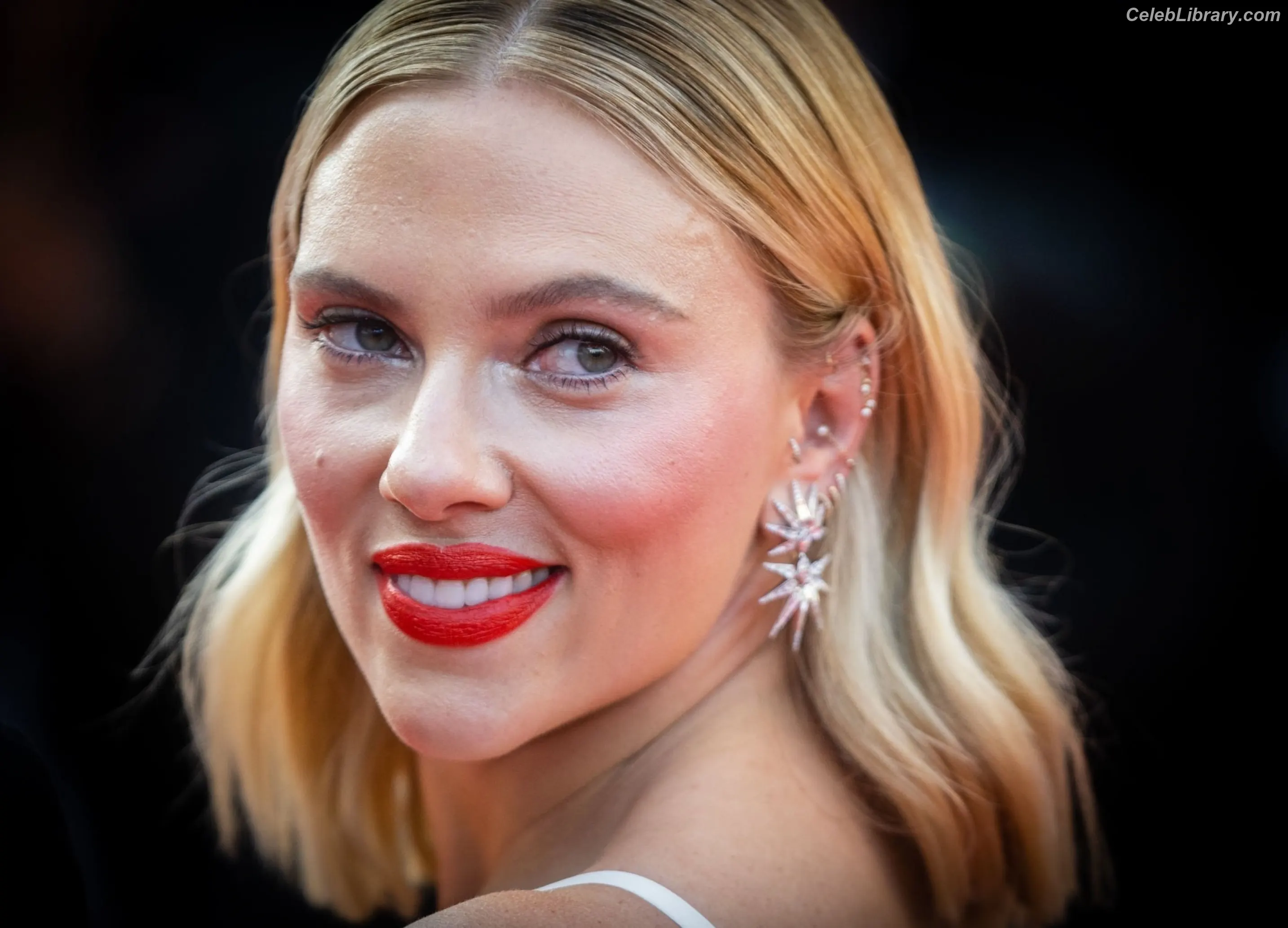 Scarlett Johansson photo 9 of 2619