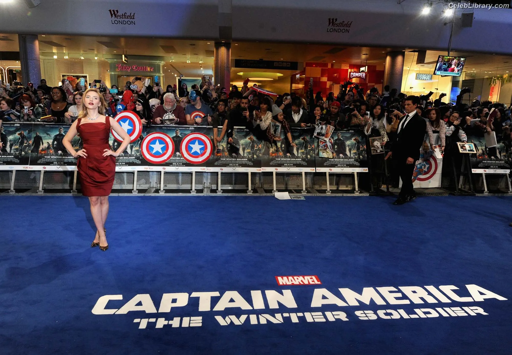 Scarlett Johansson photo 7 of 2619