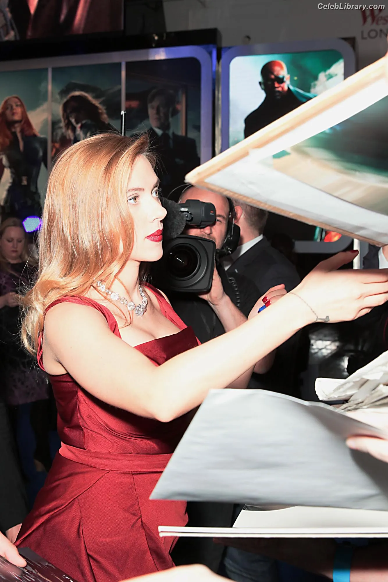 Scarlett Johansson photo 4 of 2619