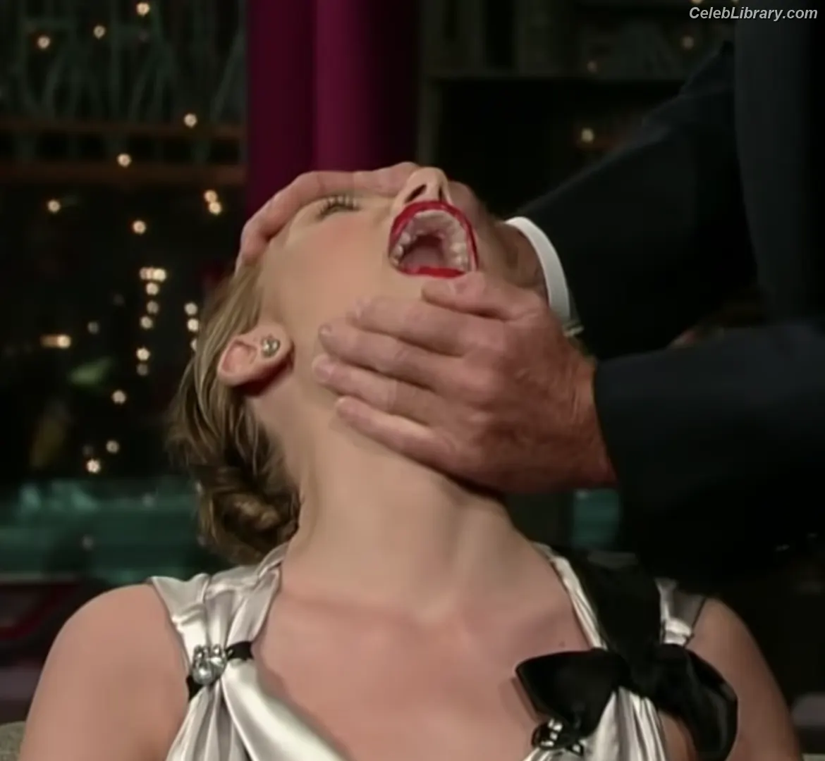 Scarlett Johansson photo 7 of 2619