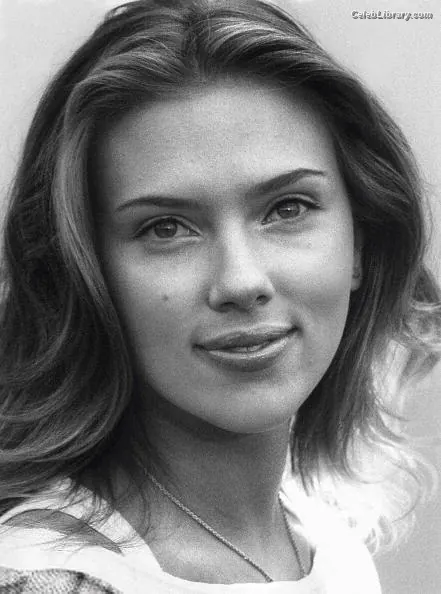Scarlett Johansson photo 7 of 2619