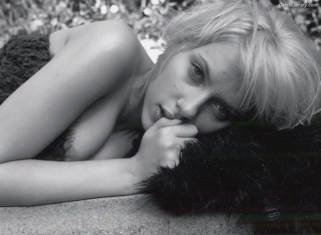Scarlett Johansson photo 17 of 2619