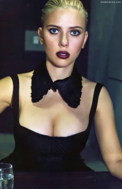 Scarlett Johansson photo 5 of 2617