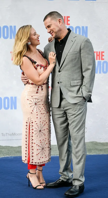 Scarlett Johansson photo 16 of 2617