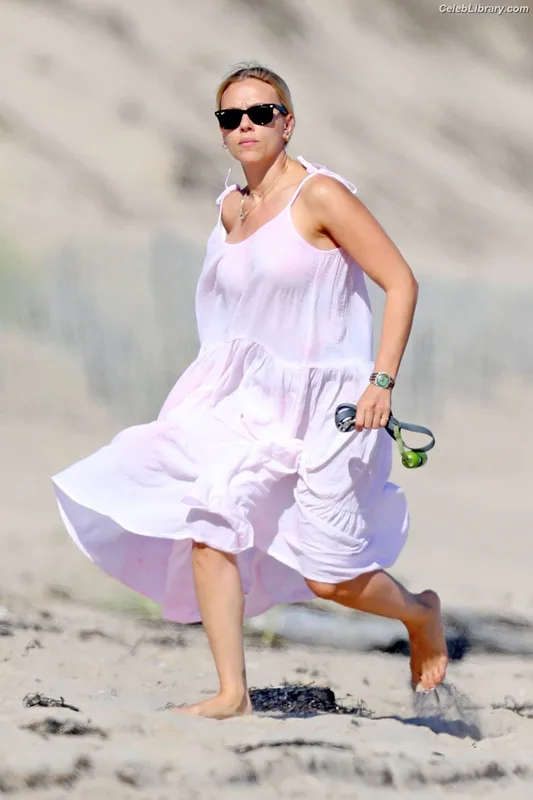 Scarlett Johansson photo 23 of 2617