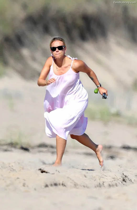 Scarlett Johansson photo 2 of 2617