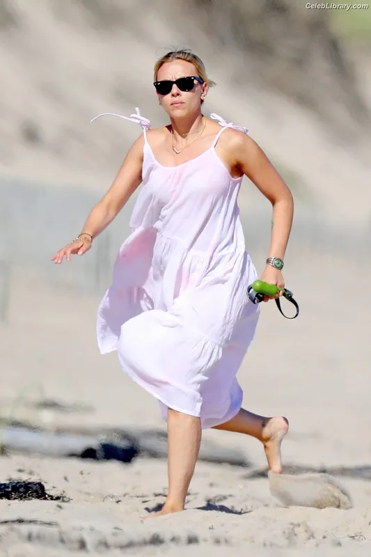 Scarlett Johansson photo 3 of 2617