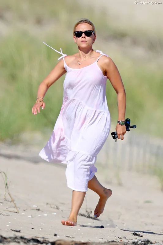 Scarlett Johansson photo 4 of 2617