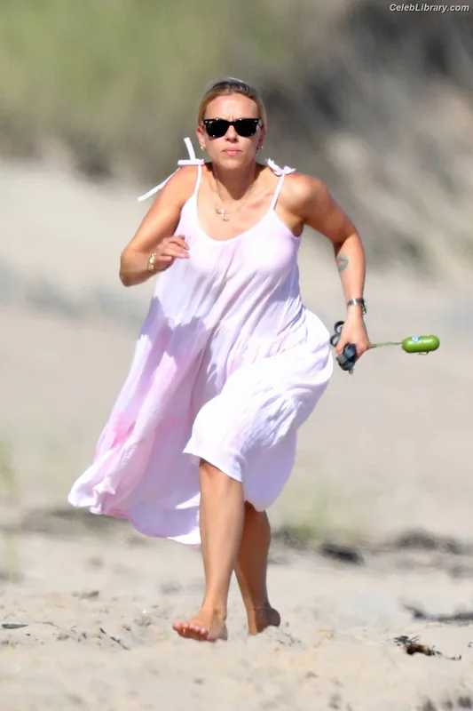 Scarlett Johansson photo 6 of 2617