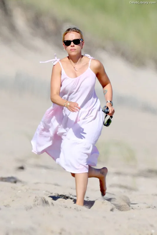 Scarlett Johansson photo 8 of 2617