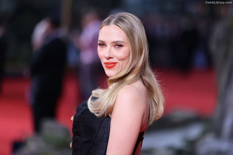 Scarlett Johansson photo 4 of 2617