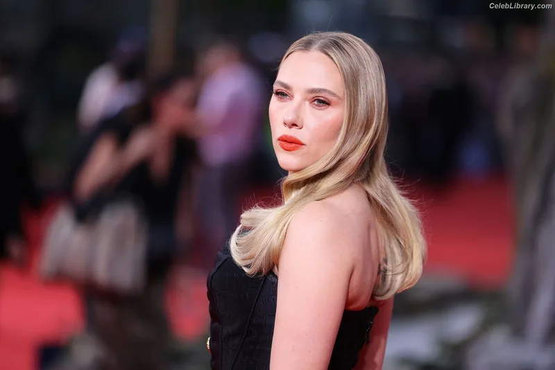 Scarlett Johansson photo 5 of 2617