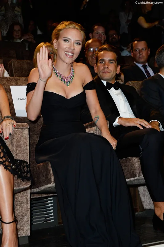 Scarlett Johansson photo 14 of 2617