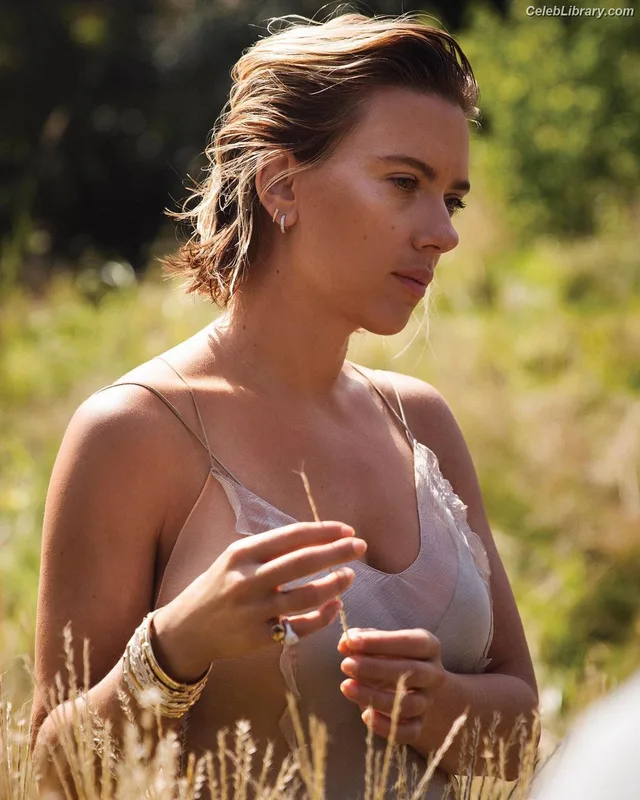 Scarlett Johansson photo 7 of 2617