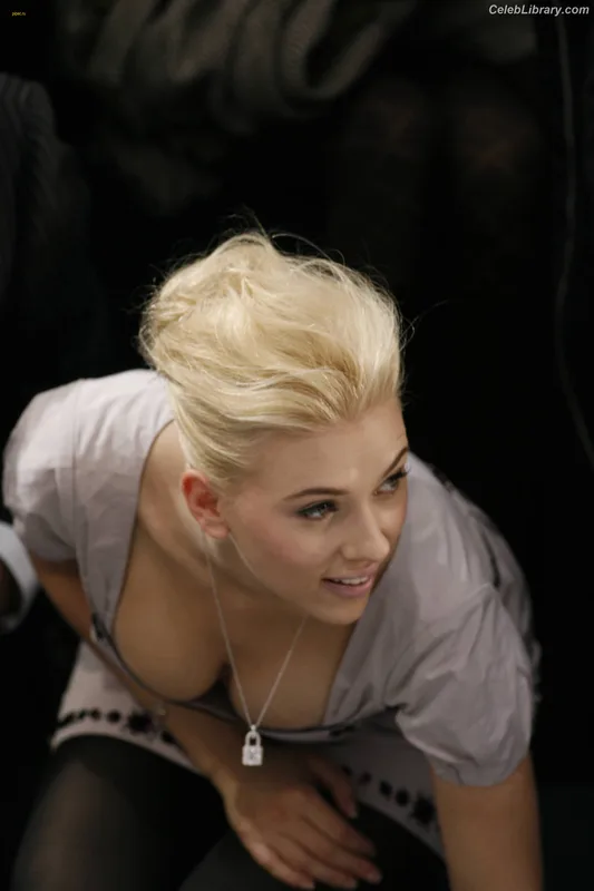 Scarlett Johansson photo 3 of 2617