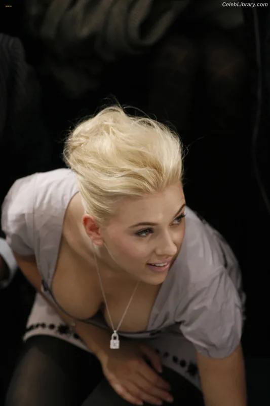 Scarlett Johansson photo 4 of 2617