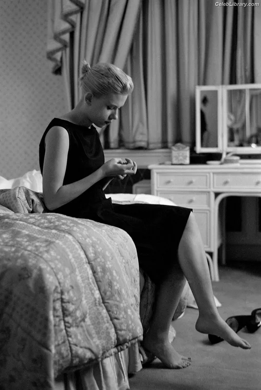 Scarlett Johansson photo 10 of 2617