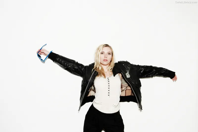 Scarlett Johansson photo 14 of 2617
